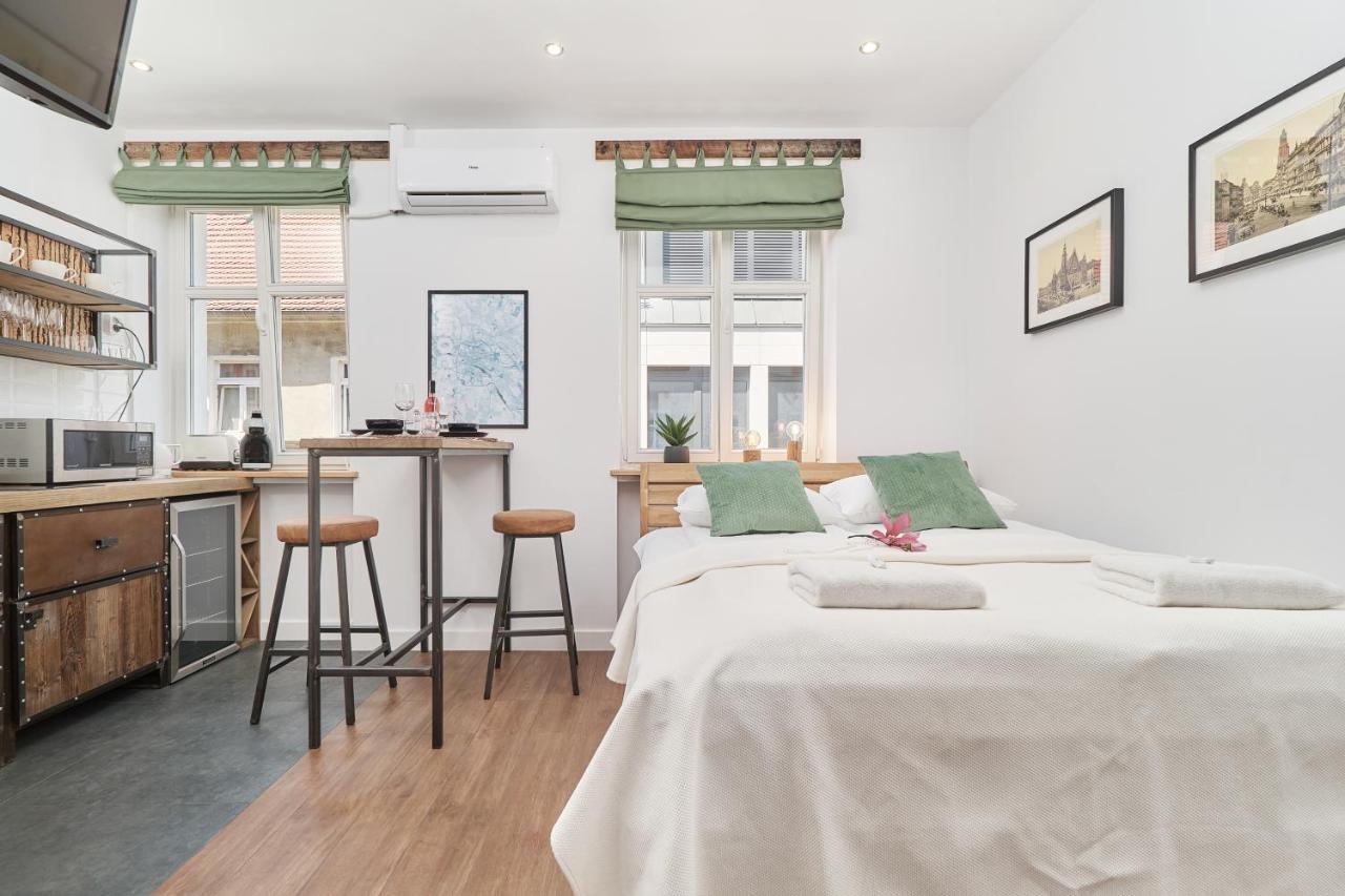 Center By Renters