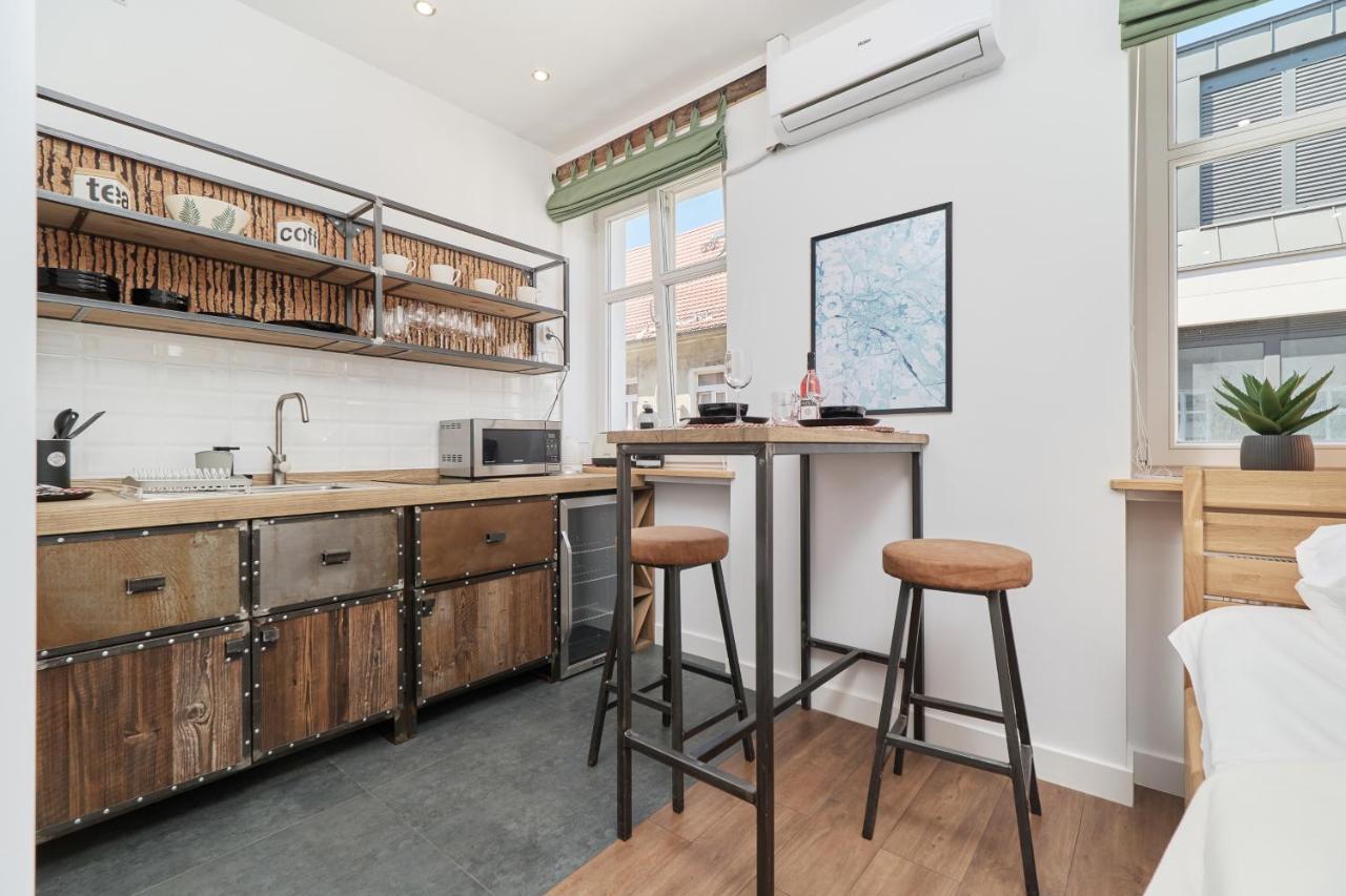 Center By Renters Apartment